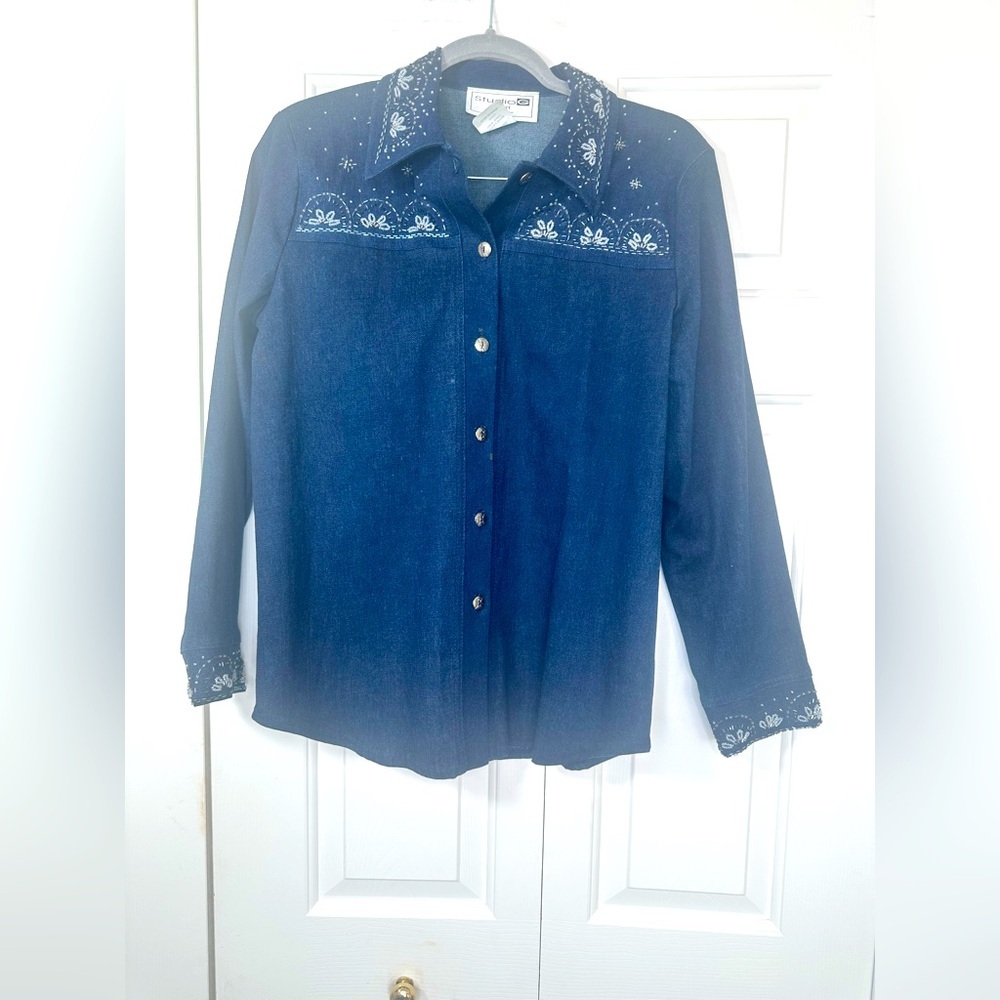 Studio G Sport Women's long sleeve denim shirt bedazzled collar shoulder‎ sz S